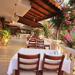 Aparthotel Kuluhana & 3*