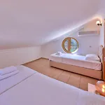 Kuluhana & 3*