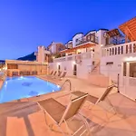 Aparthotel Kuluhana & 3*