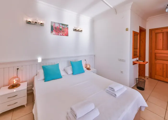 Kuluhana & Aparthotel 3*